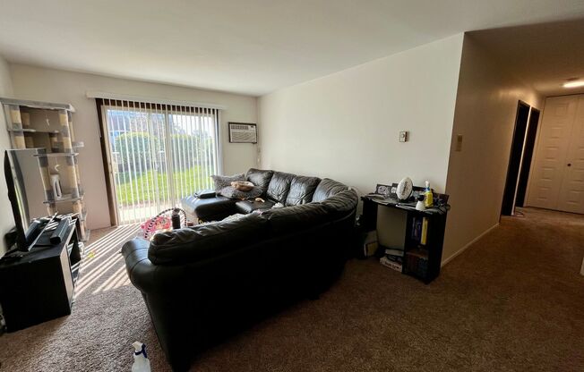 2 beds, 1.5 baths, $1,350, Unit 110
