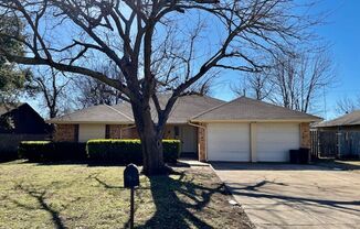 Beautiful Single Story 3 Bedroom Home in Benbrook