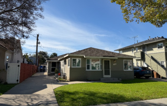 128 1/2 ROSSLYNN AVE