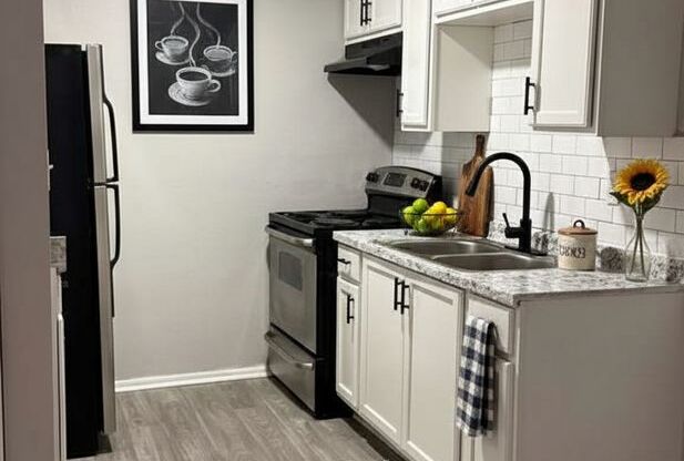 1 bed, 1 bath, 715 sqft, $1,000, Unit 6960-107