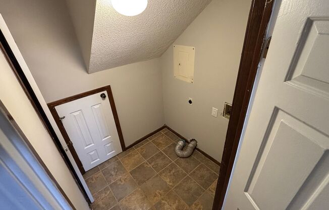 2 beds, 1 bath, $1,095, Unit 115