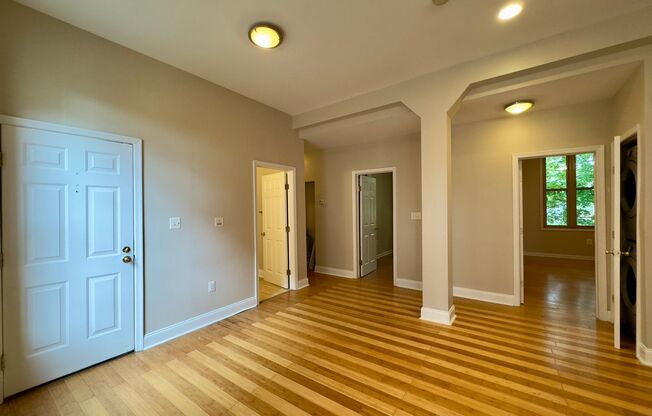 3 beds, 2 baths, $1,600, Unit 922 Whitelock -C1