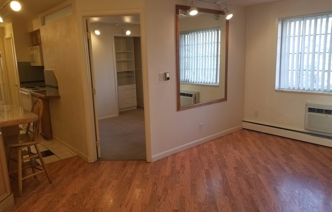 2 beds, 1 bath, 650 sqft, $1,895, Unit 680-217