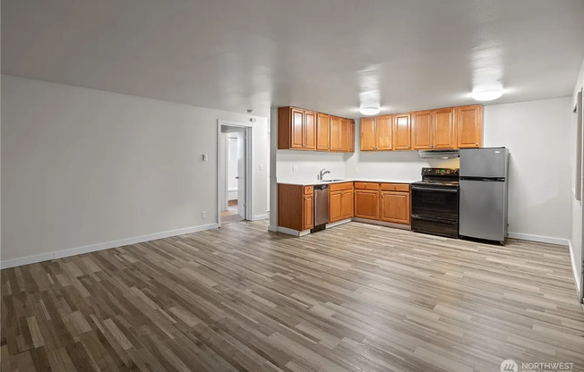 Twin Court - Ballard - Renovated Unit