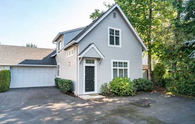 Beautiful & Peaceful Lake Oswego Townhome