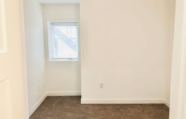 1 bed, 1 bath, 402 sqft, $1,275, Unit 517- (7)