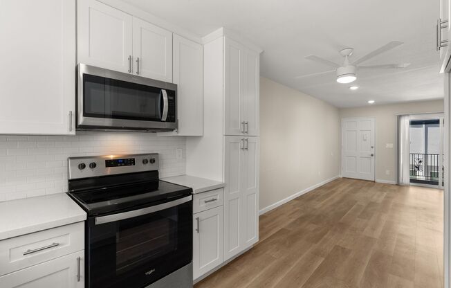 2 beds, 2 baths, 950 sqft, $2,500, Unit 202