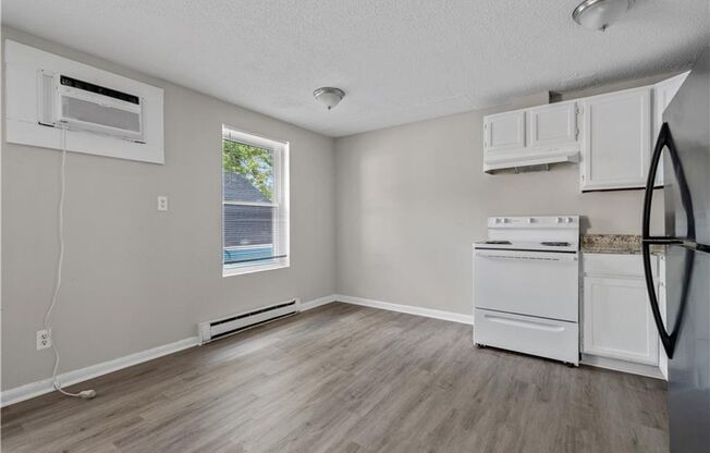 2 beds, 1 bath, 817 sqft, $999, Unit Unit A