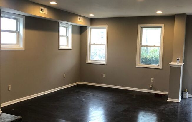 3 Bedroom 2 Bathroom recently renovated townhouse in Baltimore