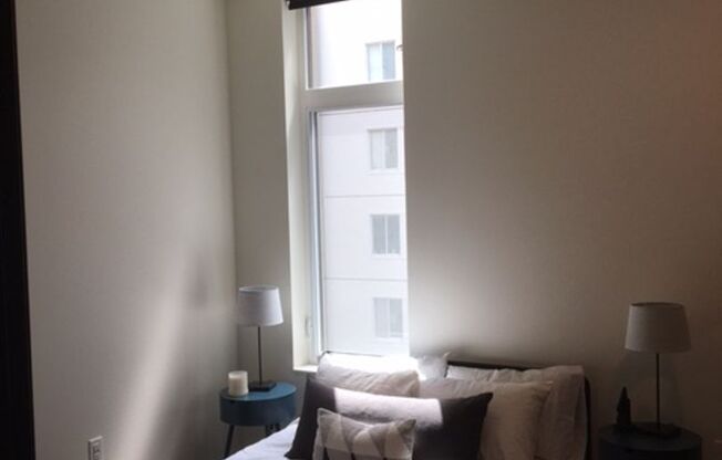 1 bed, 1 bath, 592 sqft, $1,945, Unit 410