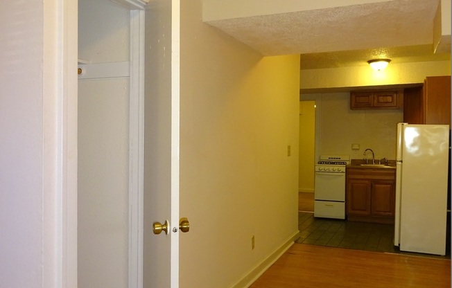 2 beds, 1 bath, 730 sqft, $1,000, Unit A1