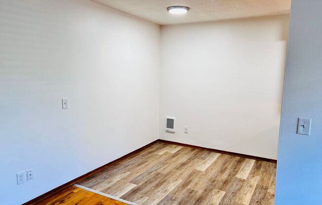 Single level 1 bed meets Mid-Century cool