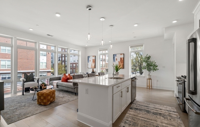 1 bed, 1 bath, 802 sqft, $3,000, Unit 211