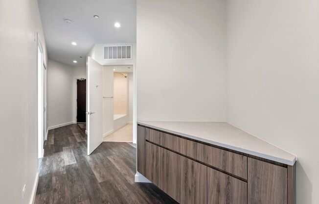 3 beds, 2 baths, 1,383 sqft, $4,650, Unit 301