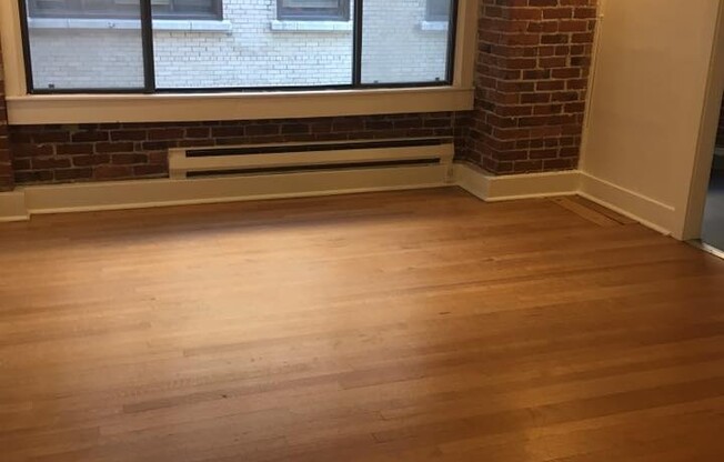 Studio, 1 bath, 378 sqft, $1,385, Unit 405