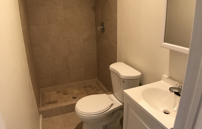 2 beds, 2 baths, 922 sqft, $2,395, Unit 17