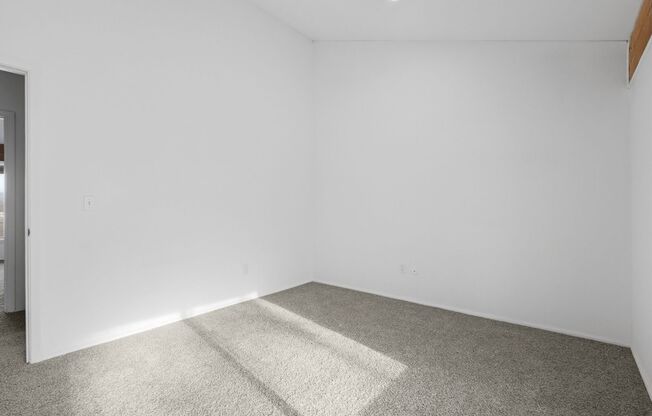 2 beds, 1 bath, 900 sqft, $1,600, Unit 228