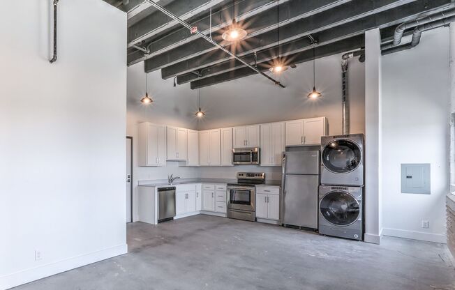 1 bed, 1 bath, 722 sqft, $1,350, Unit A402