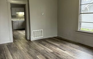 3 beds, 1 bath, $925