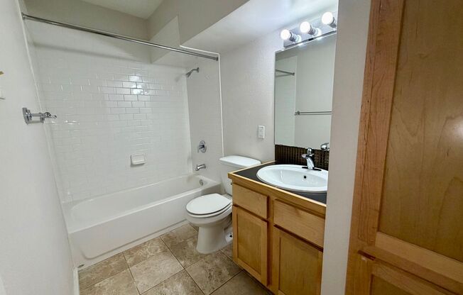 1 bed, 1 bath, 700 sqft, $1,024, Unit LAW9-307