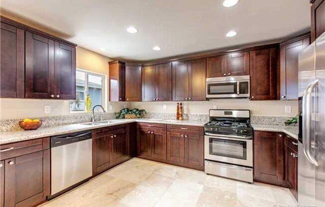 YOUR NEW HOME - IMPERIAL BEACH 3 bed / 2 bath Minutes to the beach!!