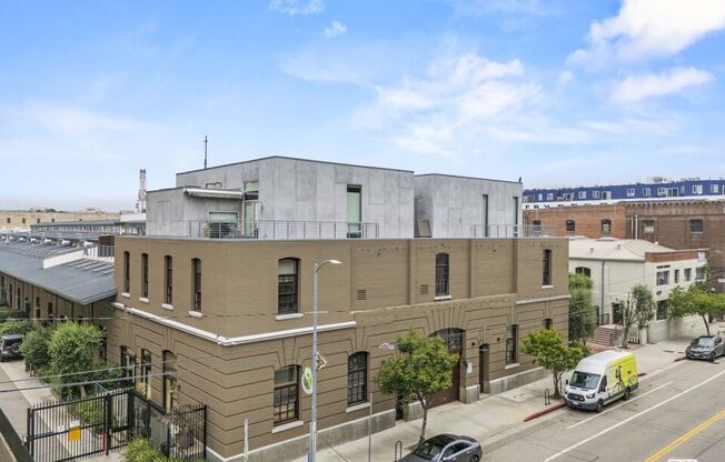 940 E 2 ST