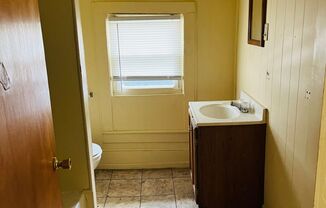 1 bed, 1 bath, $475, Unit 105 S Mercer Apt 201