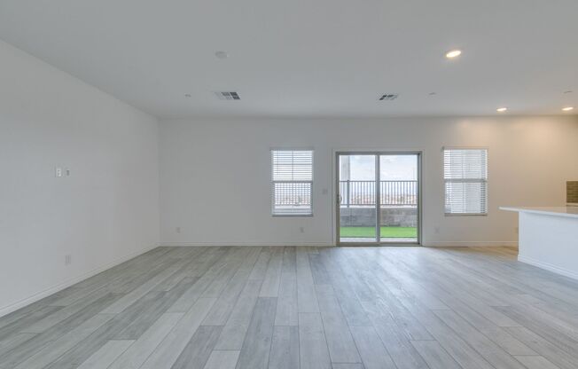 3 beds, 3 baths, $2,750, Unit UNIT 1140