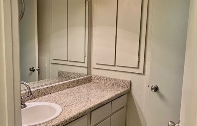 1 bed, 1 bath, 700 sqft, $1,500, Unit 90