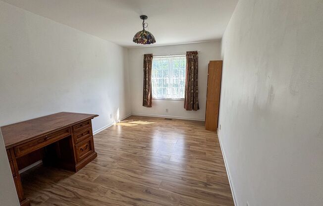 2 beds, 1 bath, $1,900