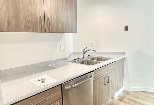 2 beds, 2 baths, 833 sqft, $1,750, Unit 211