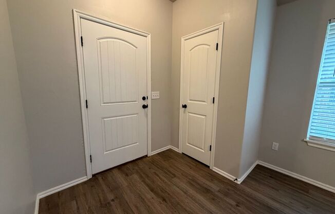 3 Bedroom 2 Bath 2 Car Garage - Edmond Schools Close to Downtown Edmond