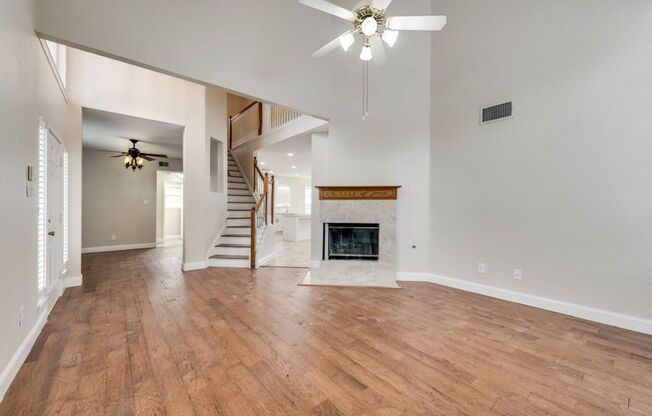 Move-In Ready!!! 3 Bed 2.5 Bath 1800 sqft house in the desirable Villages at Valley Creek Subdivision