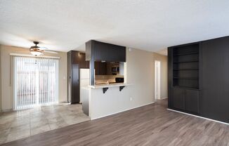 *2 WEEKS FREE!* Charming 2 Br w/ Parking and Patio in Pacific Beach!