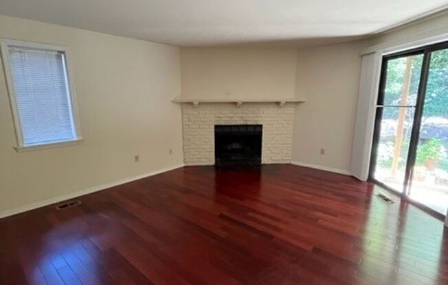 2 beds, 1 bath, $2,250, Unit # #D 2