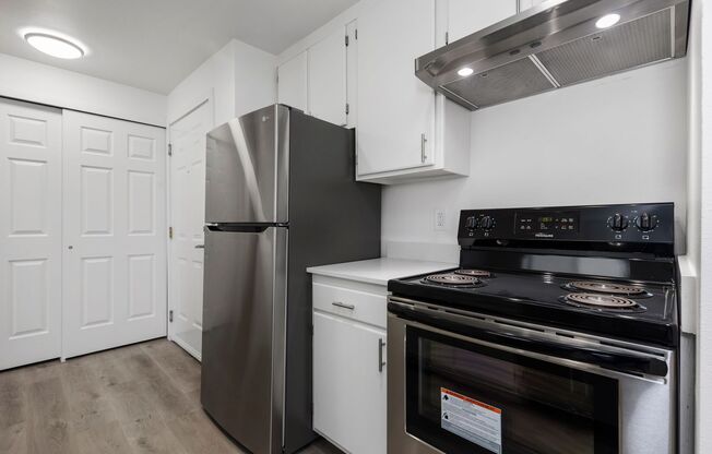 2 beds, 1 bath, 950 sqft, $1,925, Unit UNIT 2B
