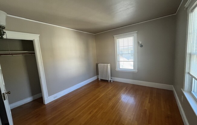 3 beds, 1 bath, 1,300 sqft, $3,200, Unit 2