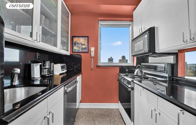 1 bed, 2 baths, 887 sqft, $7,500, Unit 42A