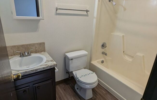 1 bed, 1 bath, $1,050, Unit Anita 3566