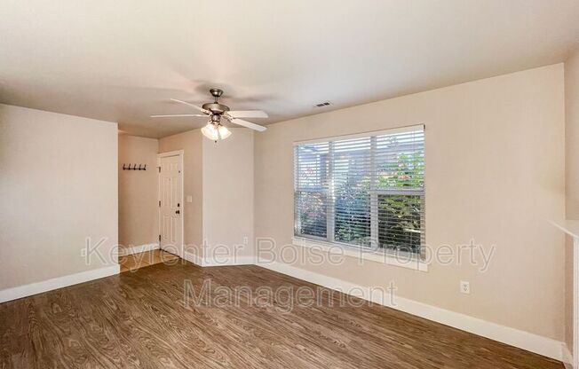 11045 W GARVERDALE LN