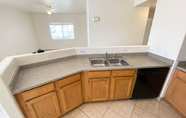 3/BD 2/BA First-Floor Condo in Gated Community. No Carpet!