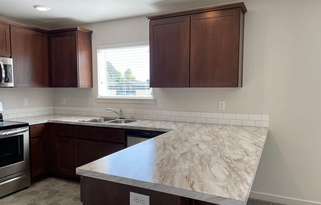 C221-Daybreak Gardens Apartments
