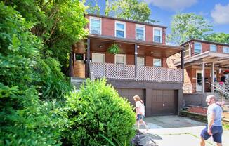 41 W BELLECREST