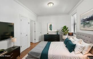 4489 BROADWAY