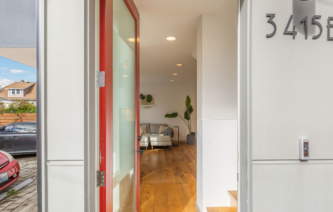 Stunning 2 bedroom w/rooftop deck in Beacon Hill!