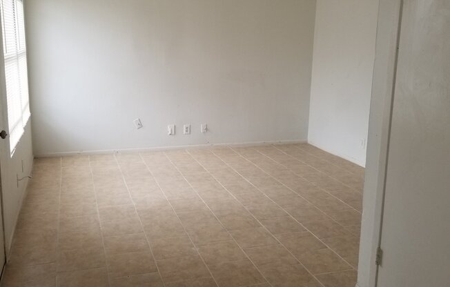 4223 WOODMANOR