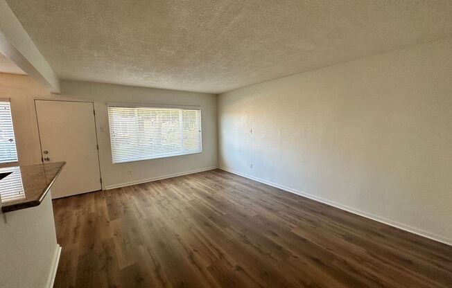 Apartment / 2 Bedrooms / 1 Bath / Anaheim