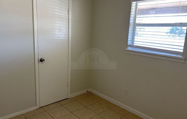 2 beds, 1 bath, $695, Unit 903 Main St. N. Unit C