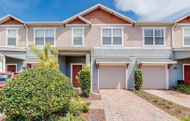 831 PINE POINTE LN