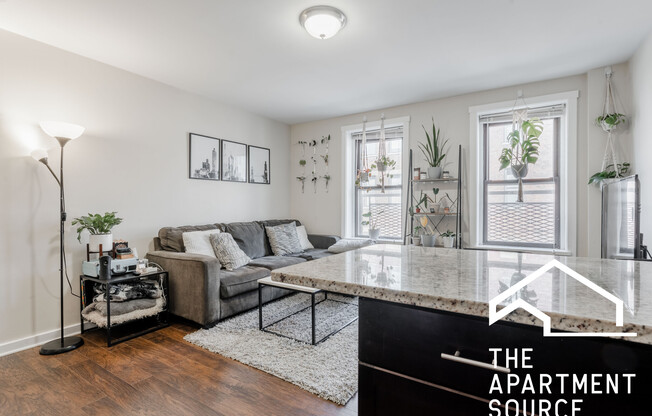 1501 W Fullerton Ave, Chicago IL 1R